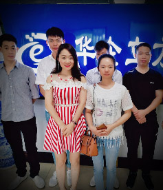 感謝鋁單板行業(yè)鄧總和小伙伴們前來公司交流網(wǎng)絡(luò)推廣工作，我們定全力以赴，不負(fù)使命，幫您把網(wǎng)絡(luò)營銷落地。